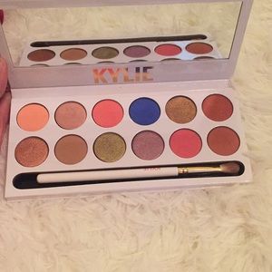 Kylie eyeshadow pallet! Very beautiful pallet.